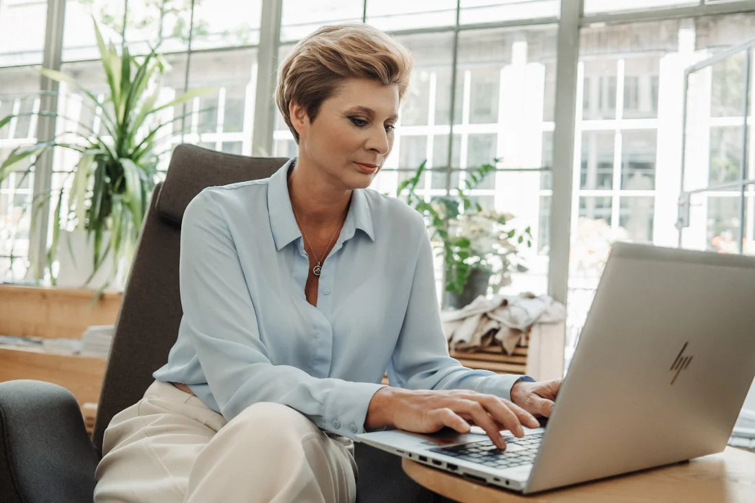 HR specialistka věnující se HR due diligence